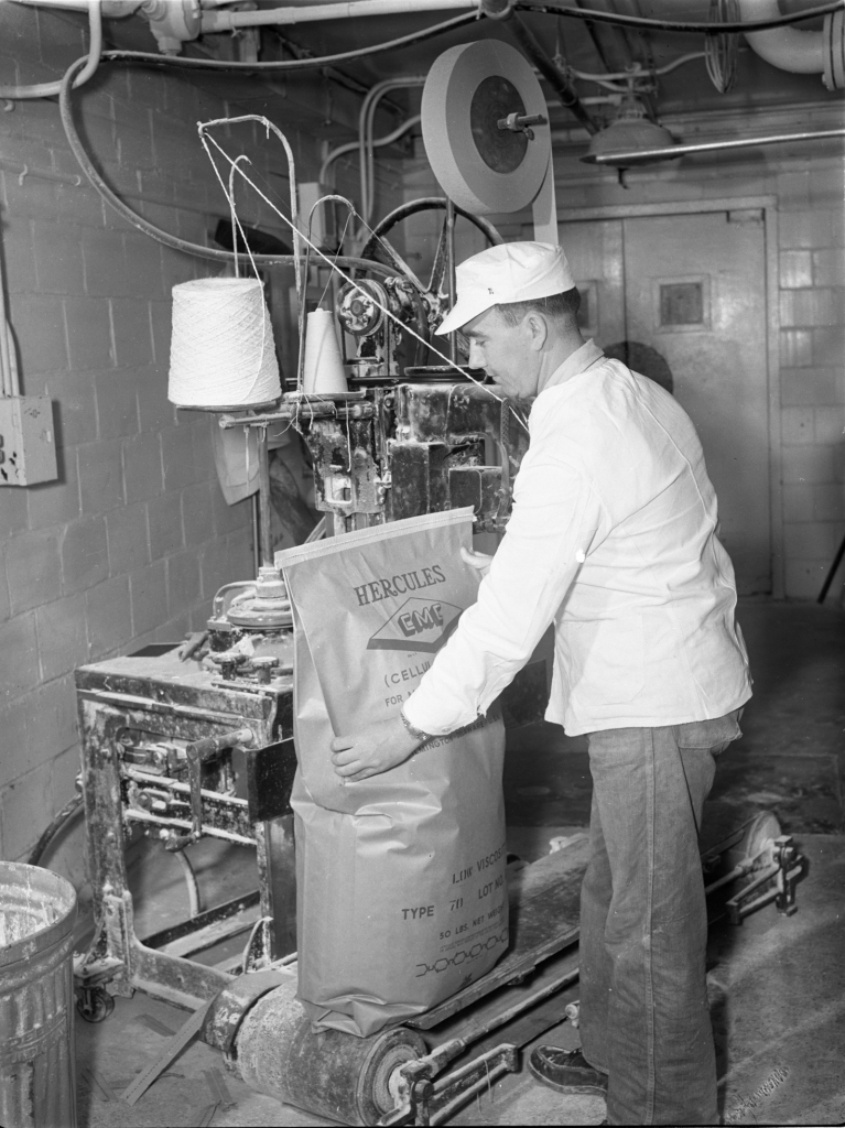 C1:127    "SMS Pack Room Operation" March 1951 (LVA umwa_0255a)