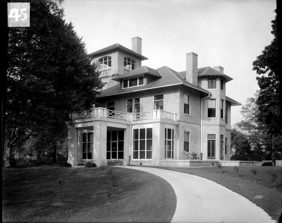 C1:143   Exterior of Ellerslie, in Colonial Heights, Virginia. Carneal & Johnston renovated the estate for the owner, David Dunlop III, in 1910.   Carneal & Johnston Negative Collection  (LVA 10_0038_cj_045)