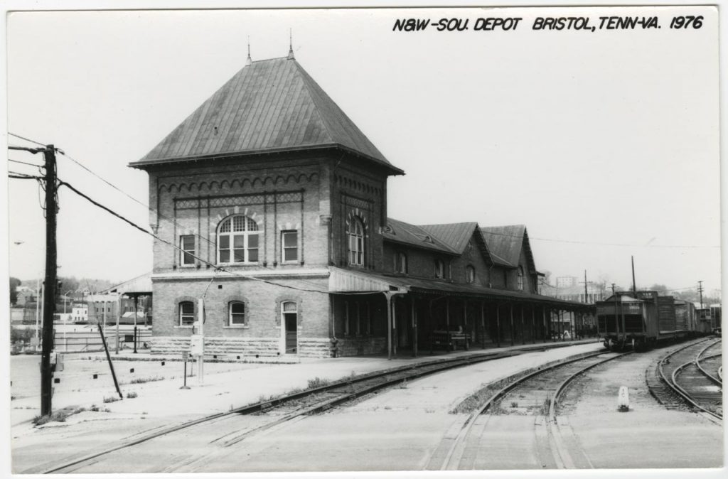 OLD POSTCARD SIZE PHOTO OF BLACKSTONE VIRGINIA RAILROAD DEPOT STATION c1920 2 