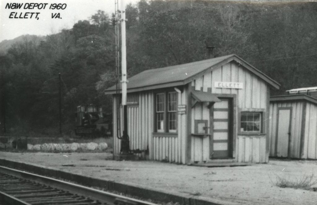 C1:061  Real Photo Postcard Collection of Virginia Railroad Depots  (LVA 11_1148_010)