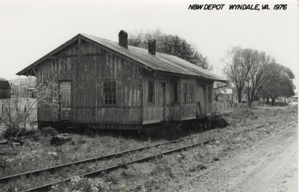 C1:061  Real Photo Postcard Collection of Virginia Railroad Depots  (LVA 11_1148_014)