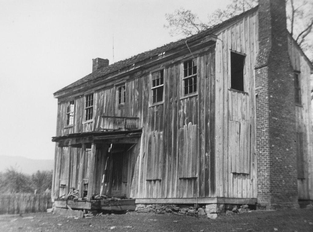 C1:160  Virginia Historical Inventory.  Unidentified house, Greensville County, VA
